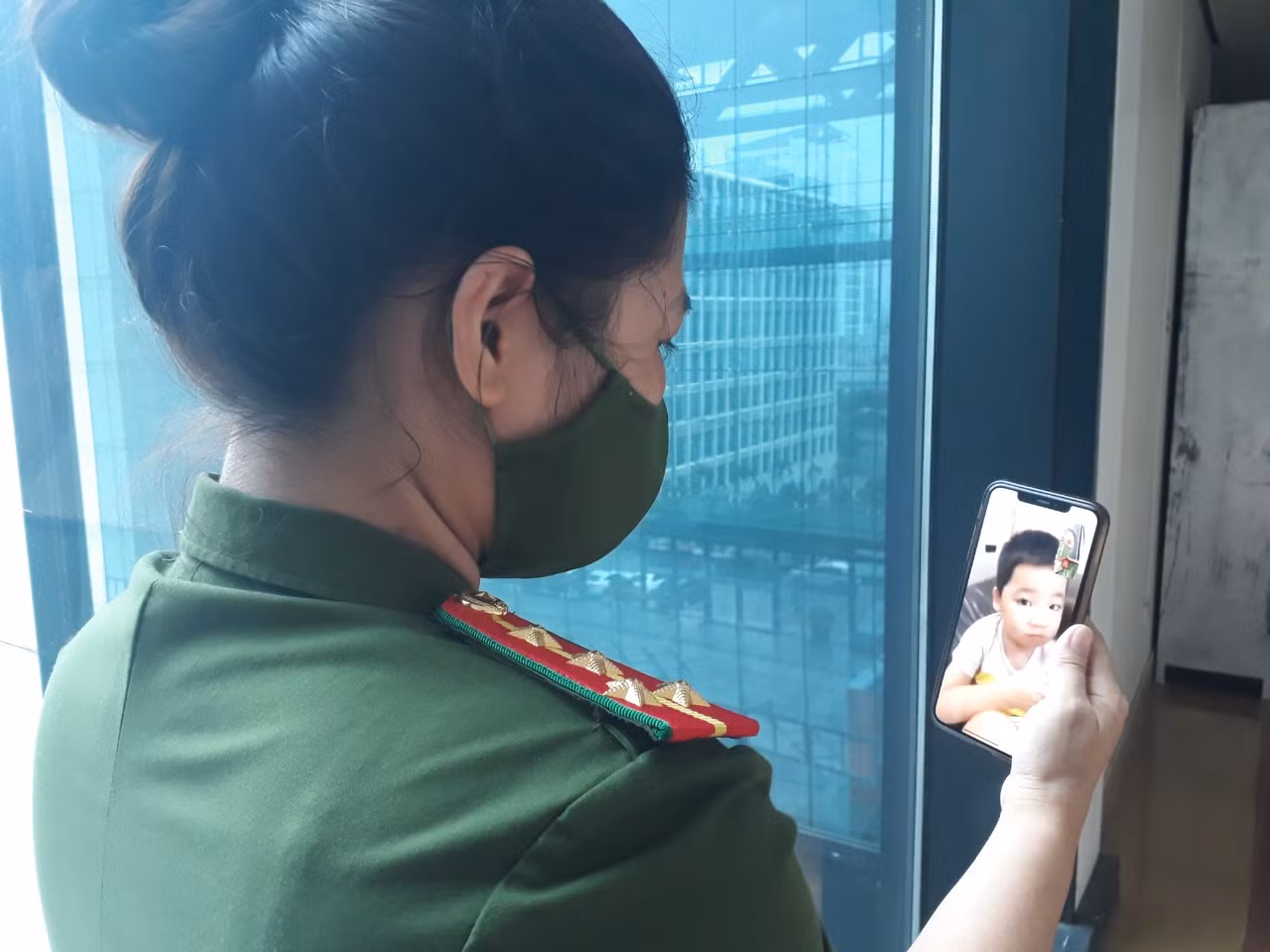 Xúc động những chiến sĩ lên đường vào TP Hồ Chí Minh phòng, chống dịch COVID-19 -0