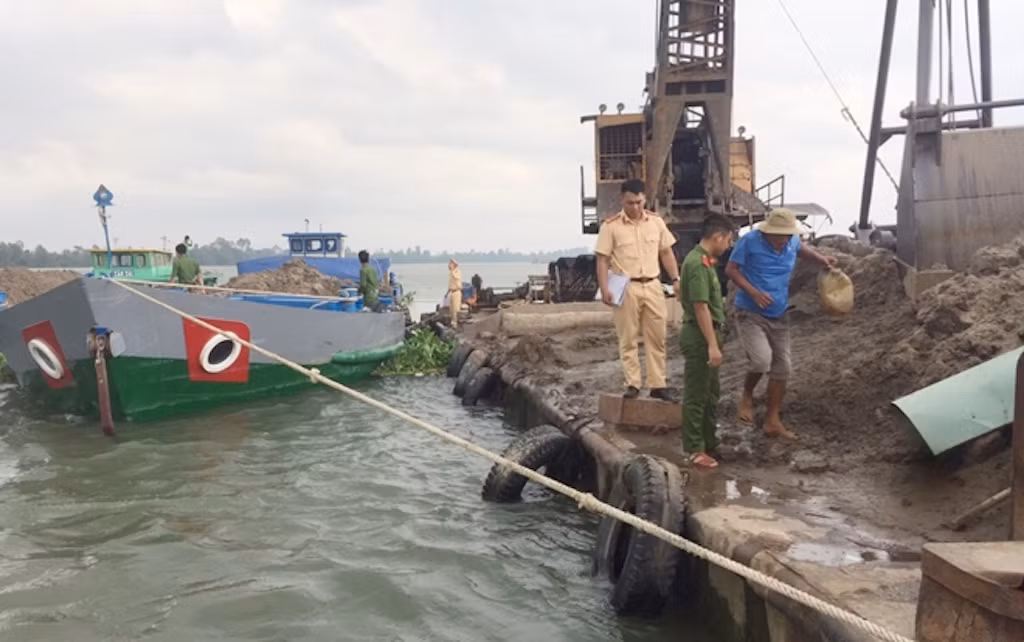 Công ty Thành Đô bị phạt 200 triệu vì khai thác cát ngoài phạm vi cấp phép -0
