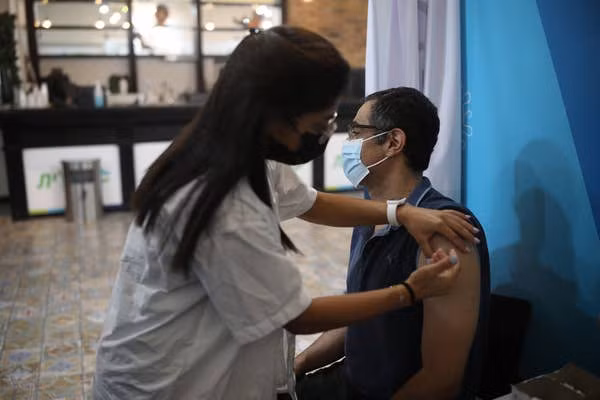 Israel: Liều vaccine ngừa COVID-19 thứ 3 giúp giảm tỷ lệ nhiễm, tử vong -0