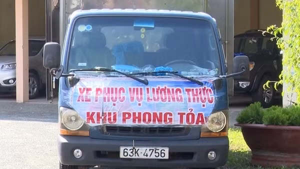 Ngăn chặn nhiều vụ buôn thuốc lá từ Long An về TP Hồ Chí Minh ảnh 4