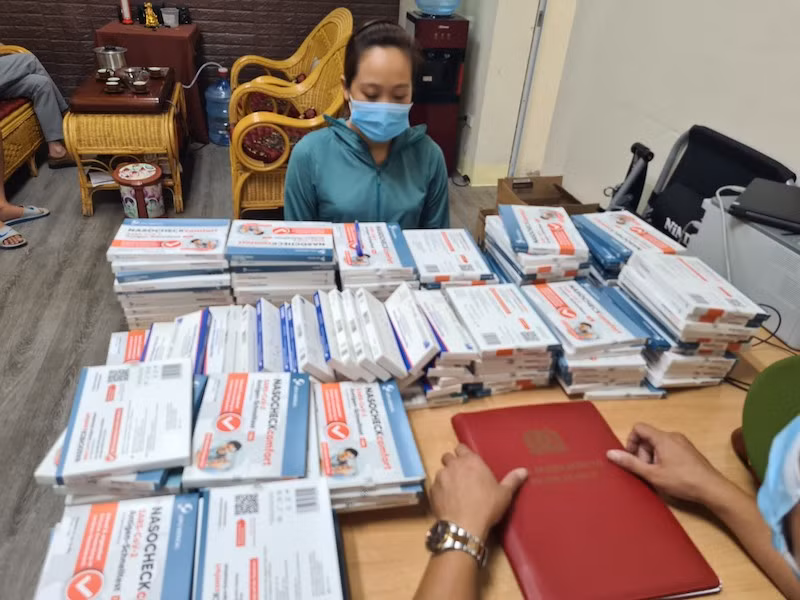 Thu giữ 145 kit test nhanh COVID-19 không rõ nguồn gốc -2