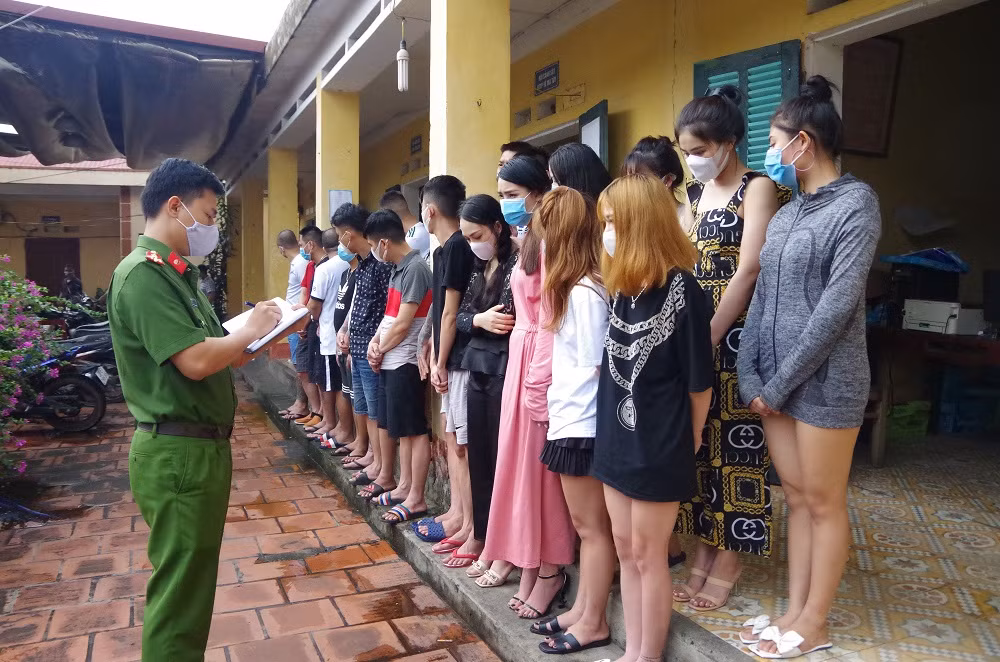 Phát hiện 25 đối tượng “phê” ma túy trong khách sạn -0