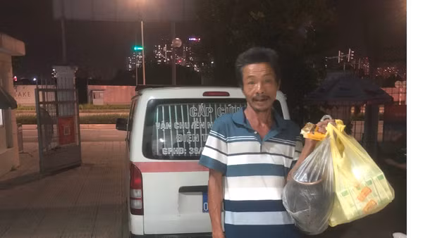 Nam thanh niên thiểu năng đi lạc được Công an xã tìm giúp người thân ảnh 4