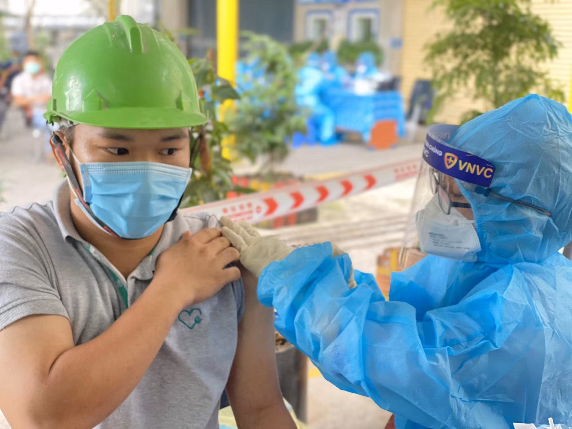 VNVC bàn giao hơn 1,2 triệu liều vaccine của AstraZeneca cho Bộ Y tế -0