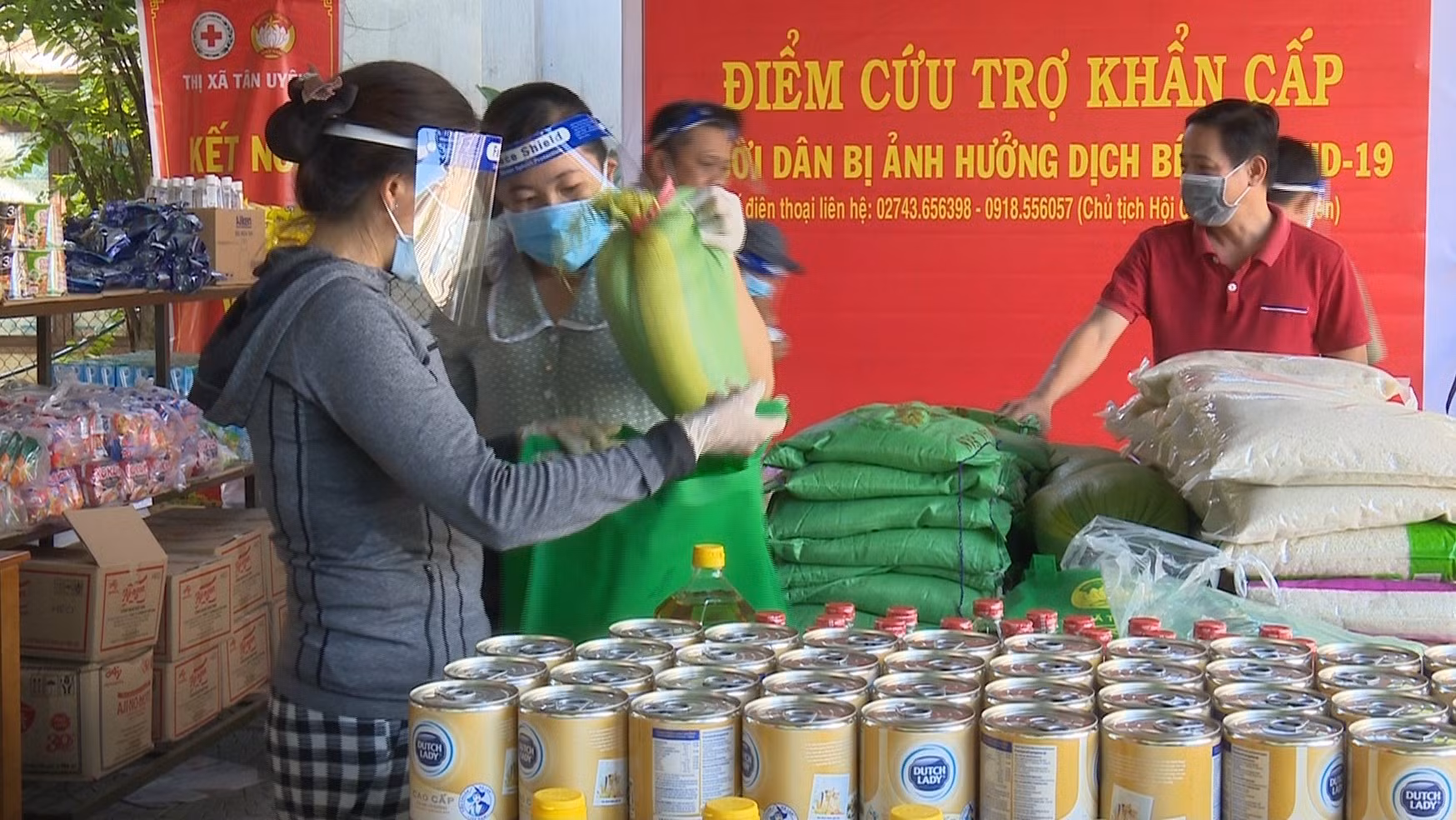 Bình Dương phong tỏa thêm 4 phường, phân bổ hơn 8.300 tấn gạo hỗ trợ dân nghèo -0