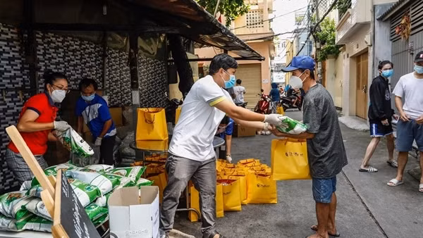 T&T Group tặng 100.000 suất quà tổng giá trị 30 tỷ đồng cho người dân TP Hồ Chí Minh gặp khó khăn do COVID-19
