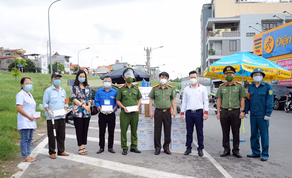 Báo CAND: Sẻ chia với bà con&nbsp;đang vật lộn với khó khăn trong đại dịch -1