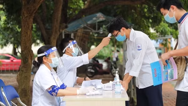Đắk Lắk: Hơn 120.000 học sinh THCS được tiêm vaccine phòng COVID-19 ảnh 4