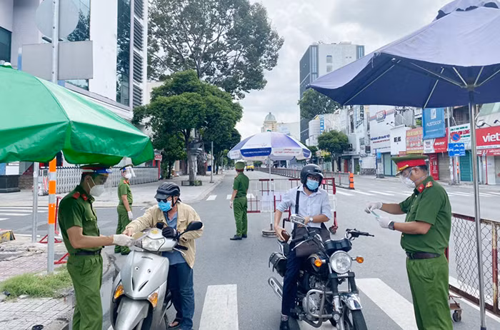 Những người lính vượt khó khăn giữa đại dịch -0