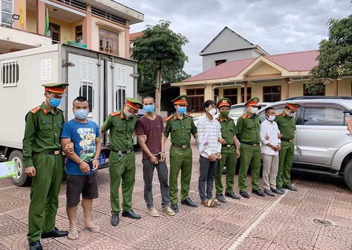 Khởi tố, bắt tạm giam 4 đối tượng gây rối trật tự công cộng -0