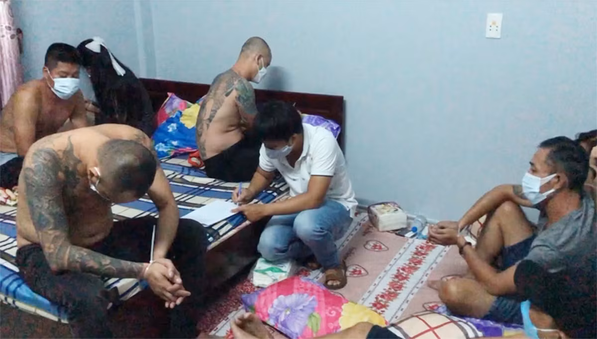 14 nam nữ 