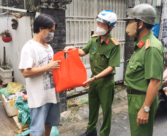Những người lính vượt khó khăn giữa đại dịch -0
