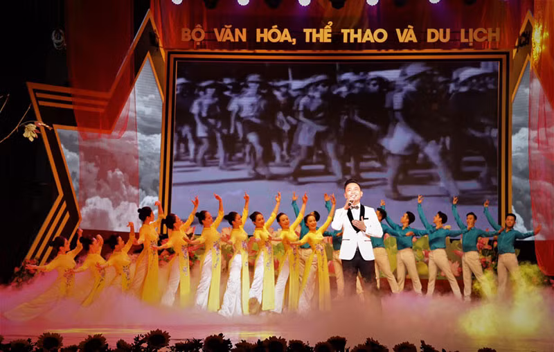 Lắng đọng “Những mùa thu lịch sử” -0