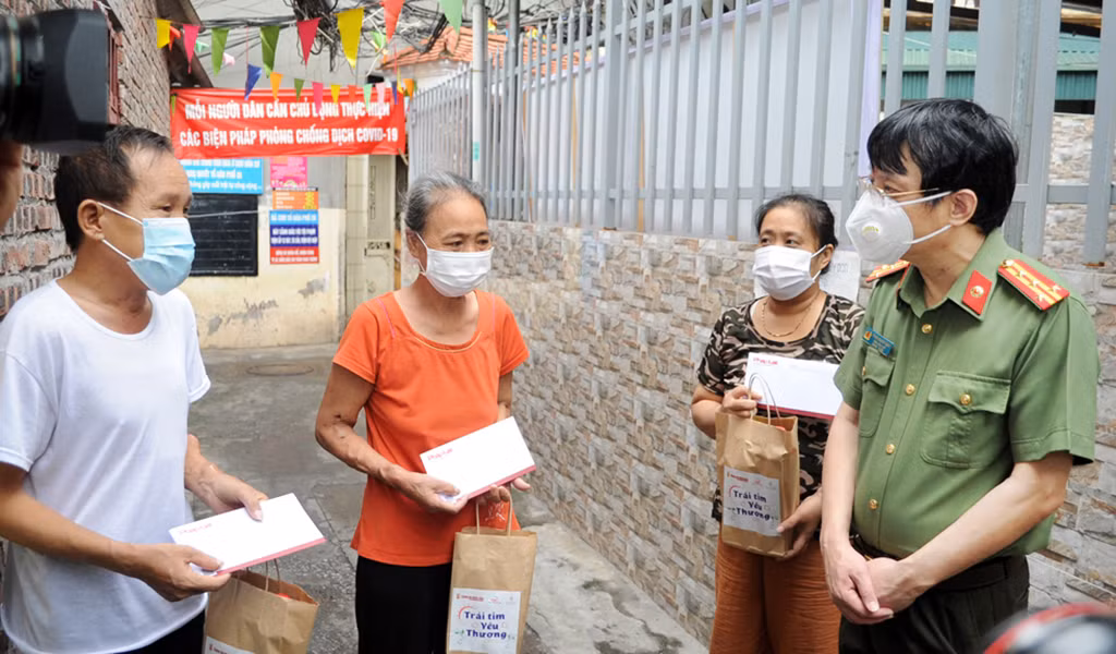 Báo CAND: Sẻ chia với bà con&nbsp;đang vật lộn với khó khăn trong đại dịch -0