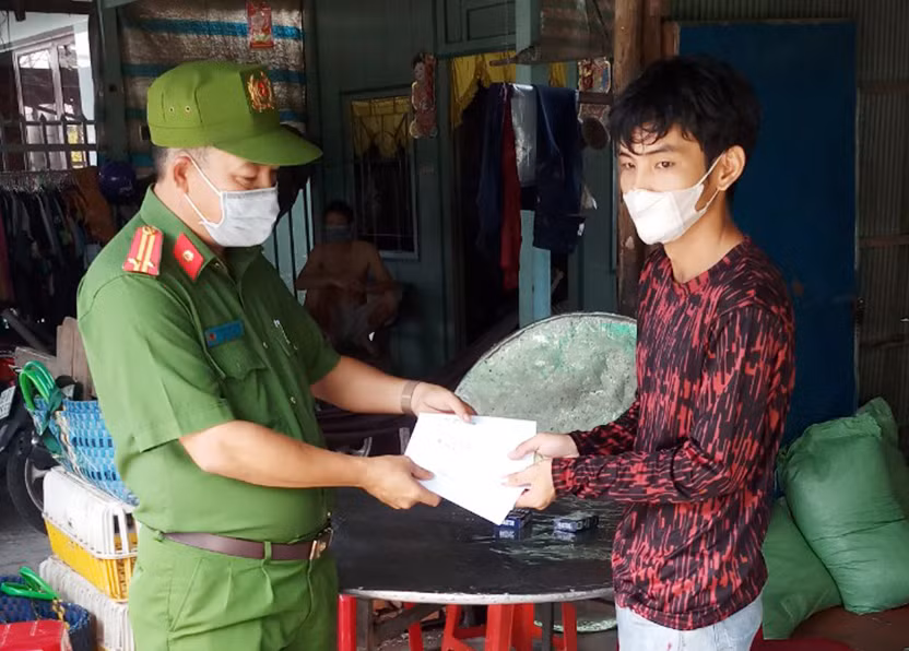 CBCS Công an phường góp tiền lo hậu sự cho một người bệnh tử vong trên đường đến bệnh viện -0