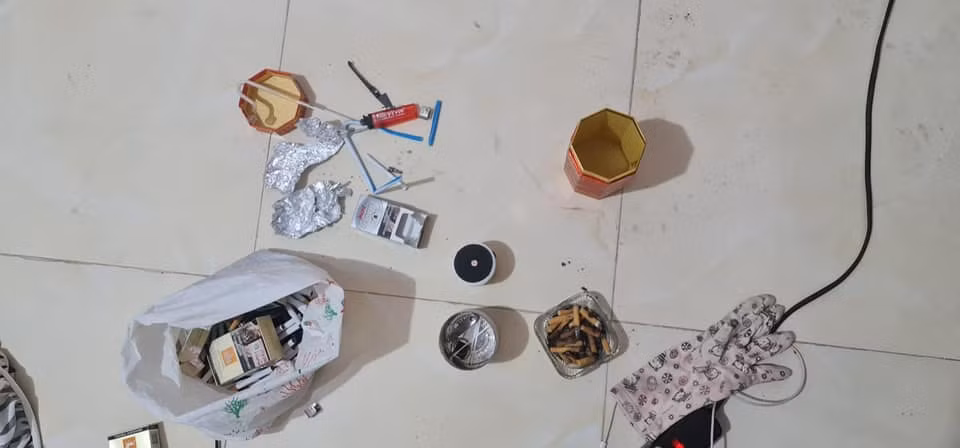 Bất chấp “ai ở đâu thì ở đó”, 2 cặp nam nữ rủ nhau thuê phòng trọ để đập đá -0