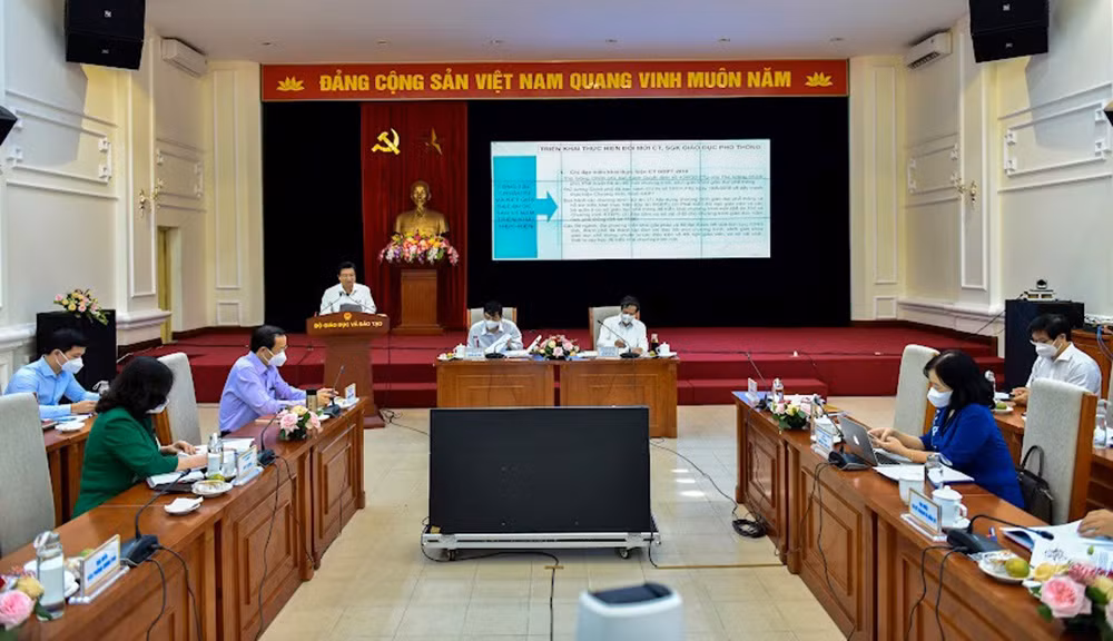 Kiên định mục tiêu đổi mới, linh hoạt trong triển khai chương trình, sách giáo khoa mới -0