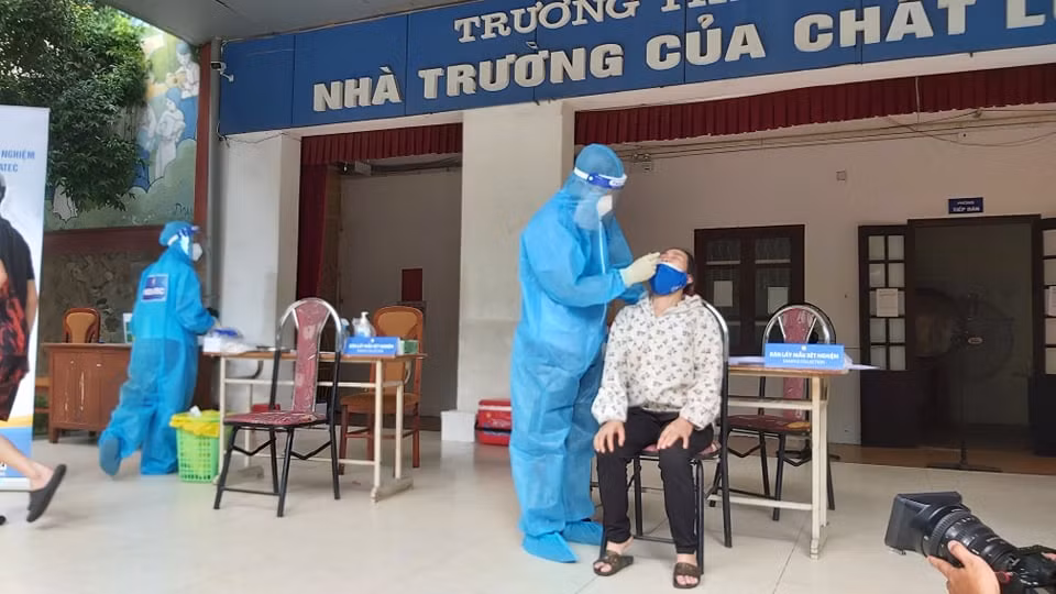 Hà Nội tiếp tục có 28 ca mắc COVID-19, có hai mẹ con thường đi chợ Ngọc Hà -0