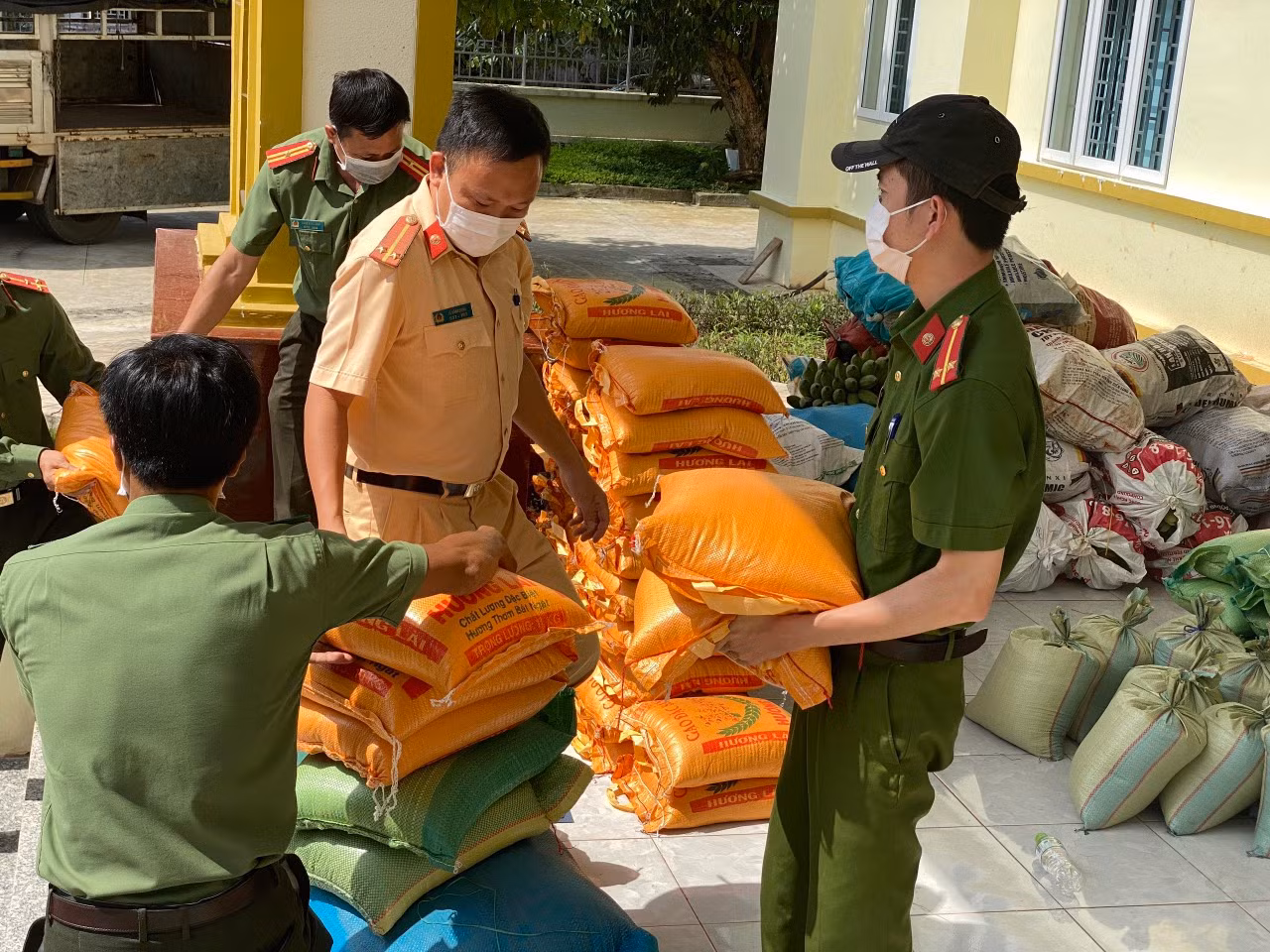 hình 1 vận chuyển.jpg -1