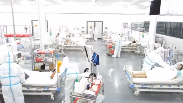 Bệnh viện T.Ư Huế bàn giao Trung tâm hồi sức tích cực người bệnh COVID-19 tại TP Hồ Chí Minh ảnh 5