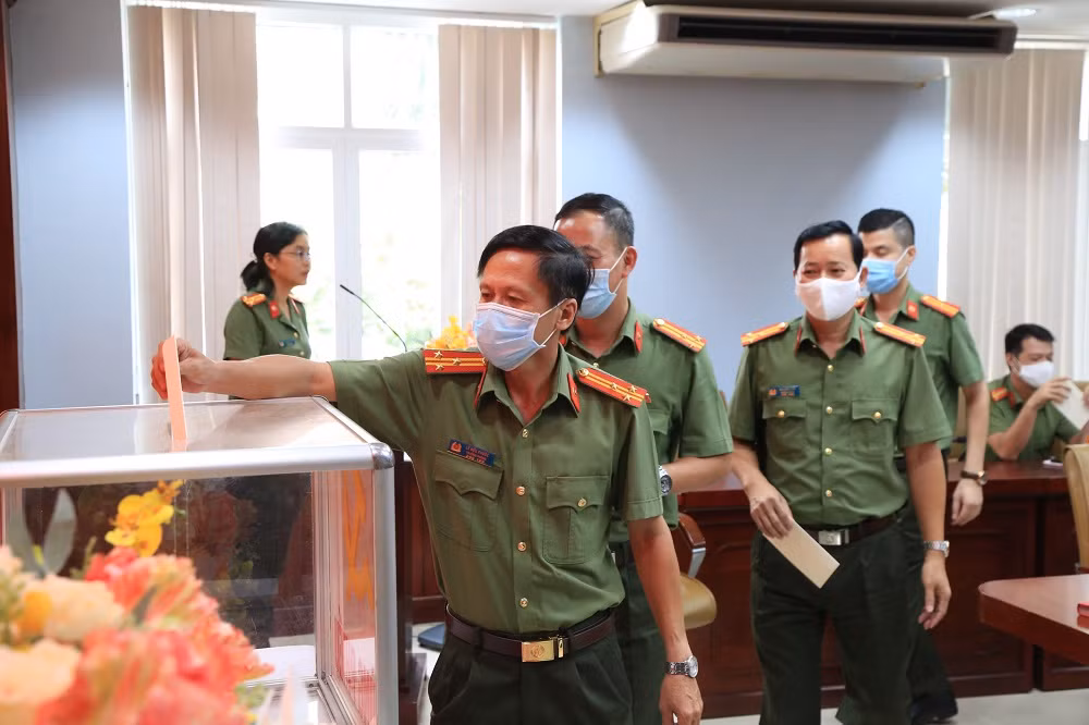 Công an tỉnh Thừa Thiên Huế chung tay hướng về miền Nam ảnh 2 Công an tỉnh Thừa Thiên Huế chung tay hướng về miền Nam -0