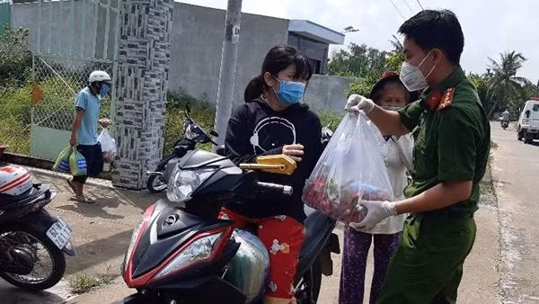Công an huyện Bến Lức, điển hình trong phòng, chống dịch ảnh 1