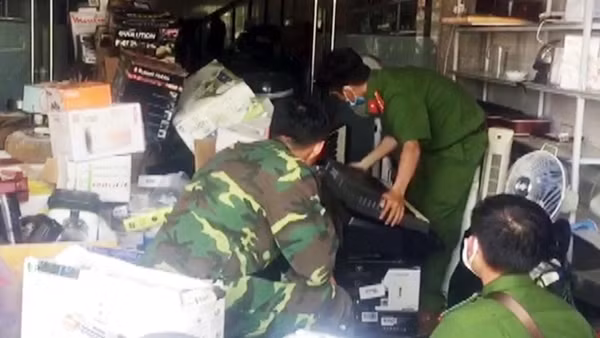 Phát hiện cửa hàng chứa lượng lớn đồ điện gia dụng không rõ nguồn gốc ảnh 4