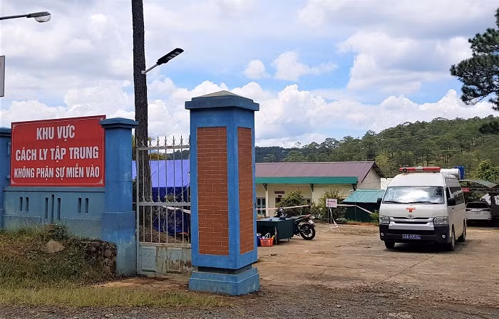 Nhân viên lễ tân dựng chuyện bị phạt mượn tiền người cách ly -0