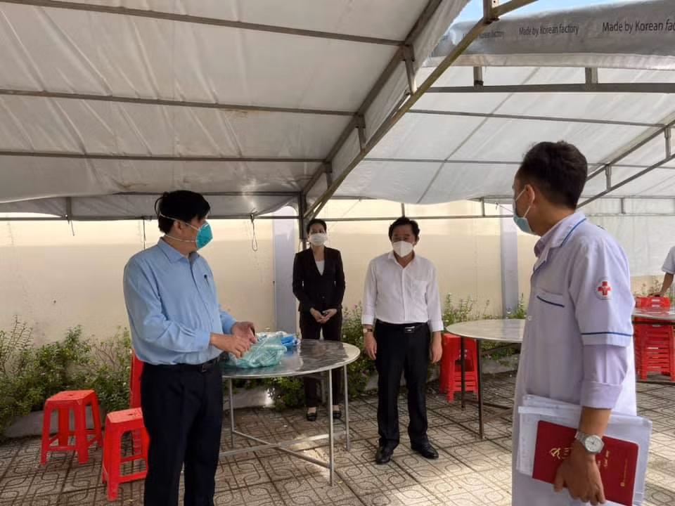 Trạm y tế lưu động ở Bình Dương, cứu cánh cho các F0 điều trị tại nhà -0