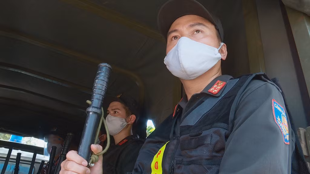 Tiếp tục tăng cường hơn 300 Cảnh sát cơ động tại các chốt cửa ngõ TP Hồ Chí Minh -4