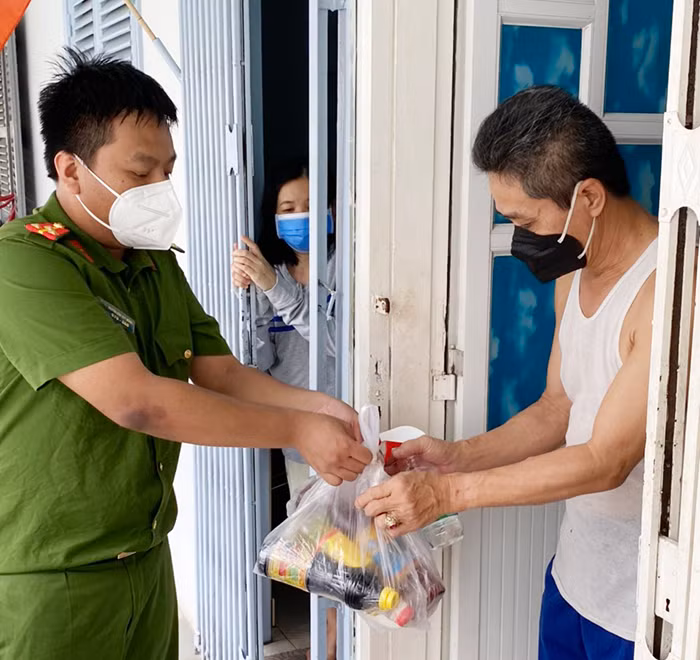 Những người lính vượt khó khăn giữa đại dịch -0