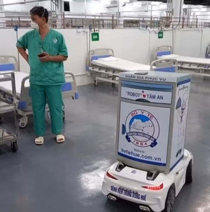 Đưa robot vào phục vụ điều trị bệnh nhân COVID-19 nặng tại TP Hồ Chí Minh -0