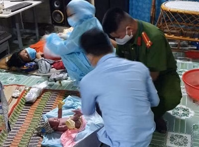 Cảnh sát khu vực hỗ trợ sản phụ vượt cạn tại nhà trong đêm -1