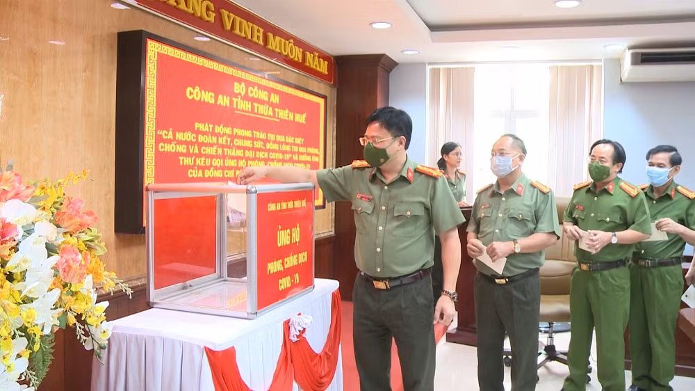 Công an tỉnh Thừa Thiên Huế chung tay hướng về miền Nam ảnh 1 Công an tỉnh Thừa Thiên Huế chung tay hướng về miền Nam -0