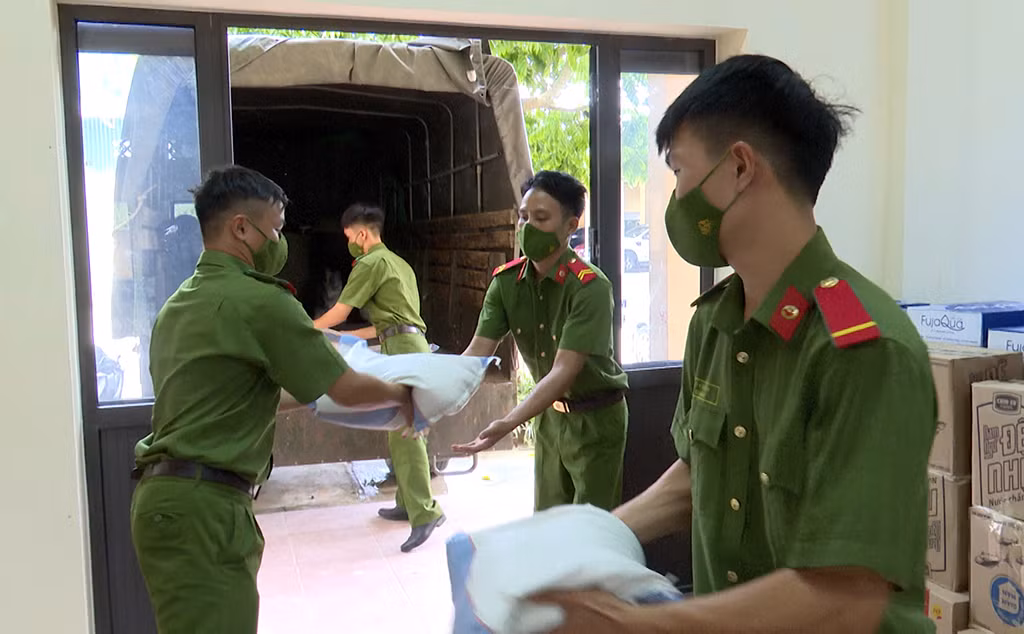 Phát động CBCS quyên góp ủng hộ nhu yếu phẩm phục vụ công tác&nbsp;chống dịch COVID-19 -0