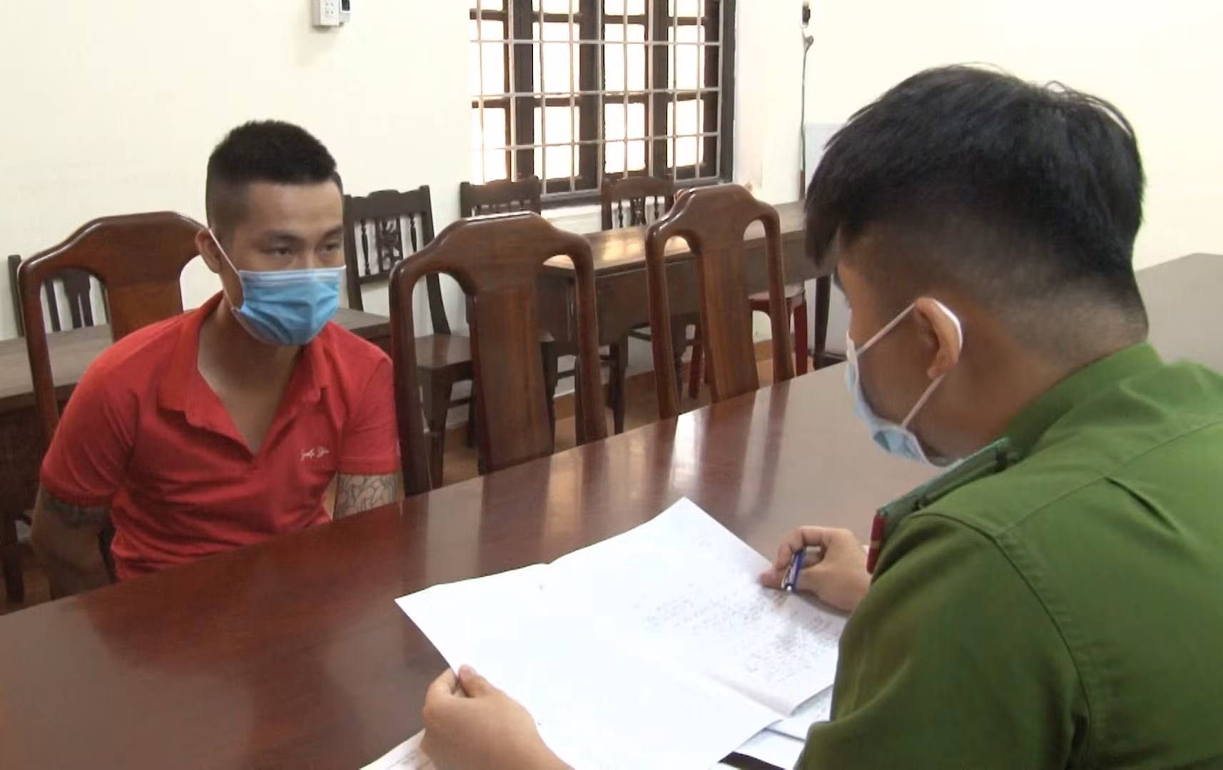 2 đối tượng táo tợn lao vào nhà dân cướp giật tài sản sa lưới -0