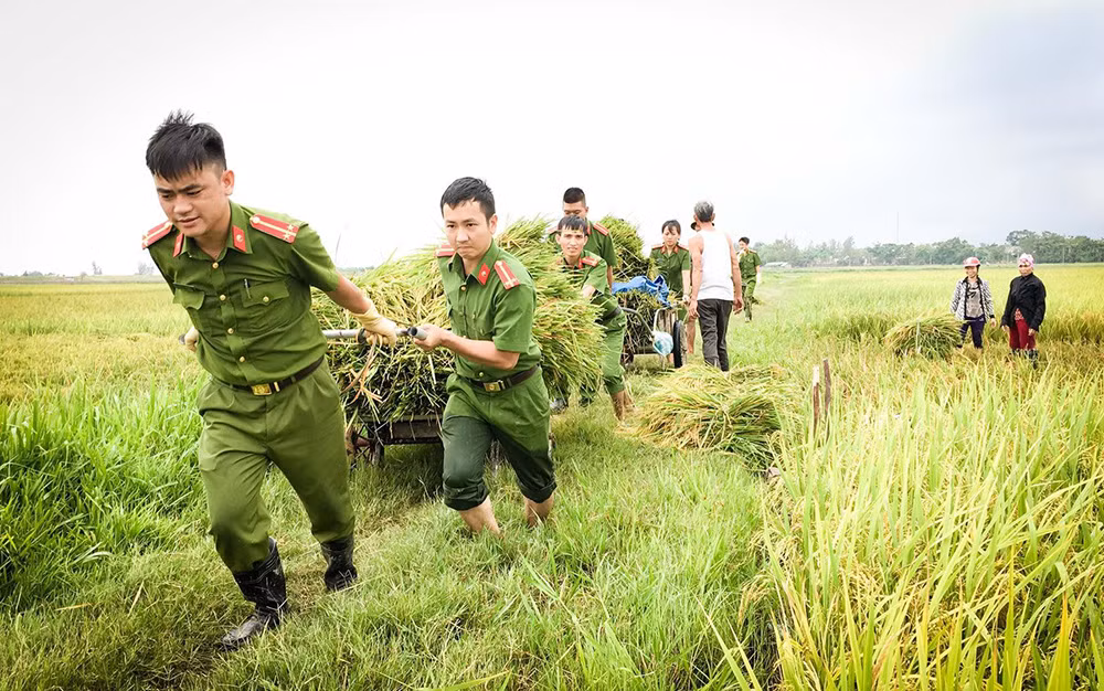 24-25 - so 19-8 “Trọng dân, gần dân - Lúc dân cần, lúc dân khó có Công an” -0
