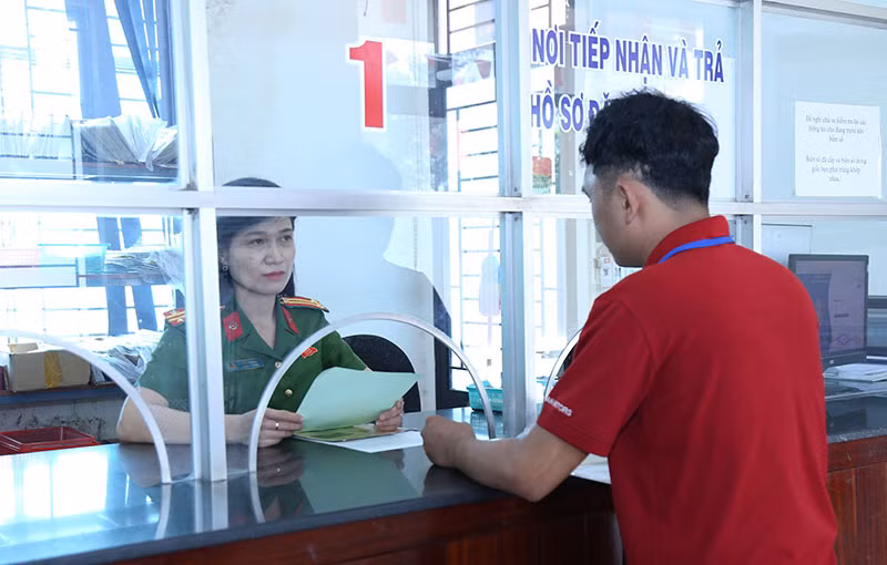 Công an cấp xã nêu cao tinh thần phục vụ nhân dân, giữ vững bình yên cơ sở -1