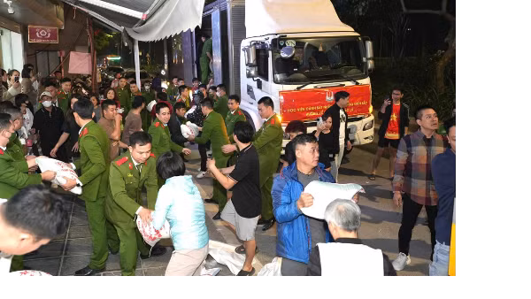 Học viện CSND và các đơn vị đồng hành ủng hộ 247 tấn gạo và hàng hóa cho người dân Đắk Lắk