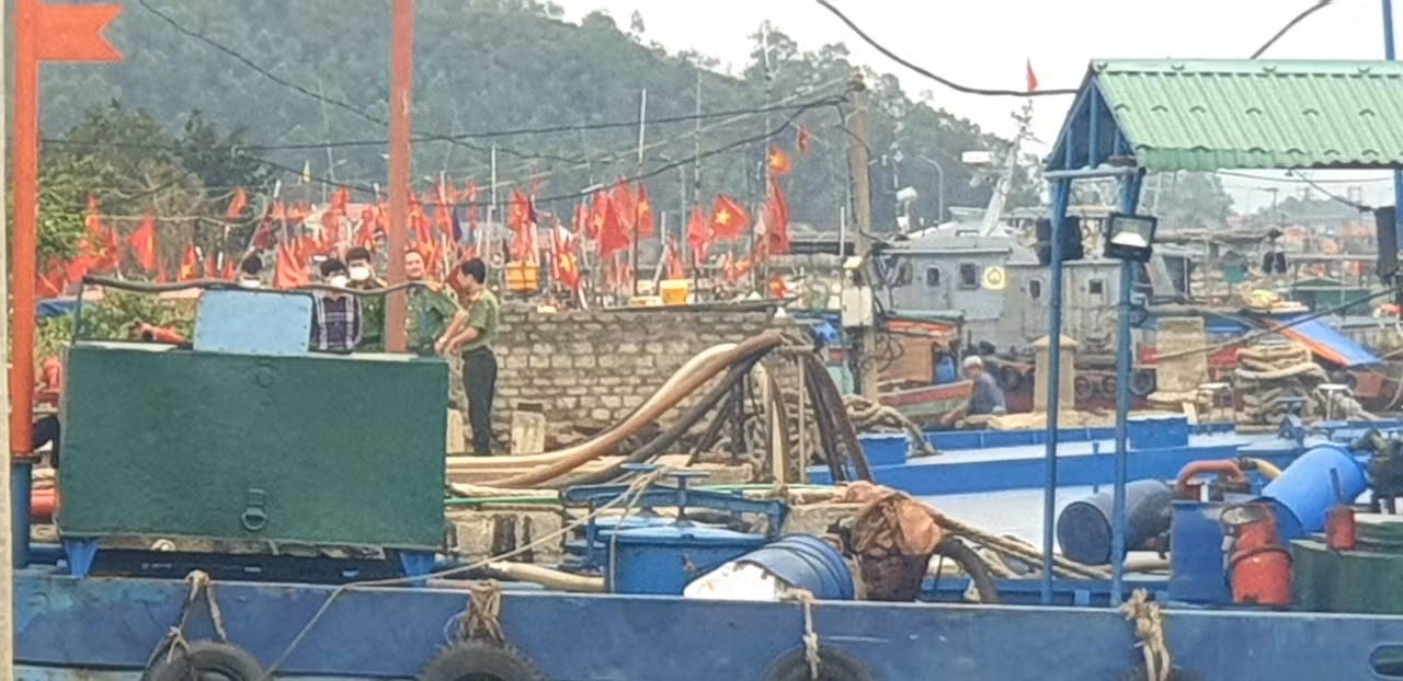 Bắt giữ 01 tàu chở xăng dầu không có hóa đơn chứng từ -0