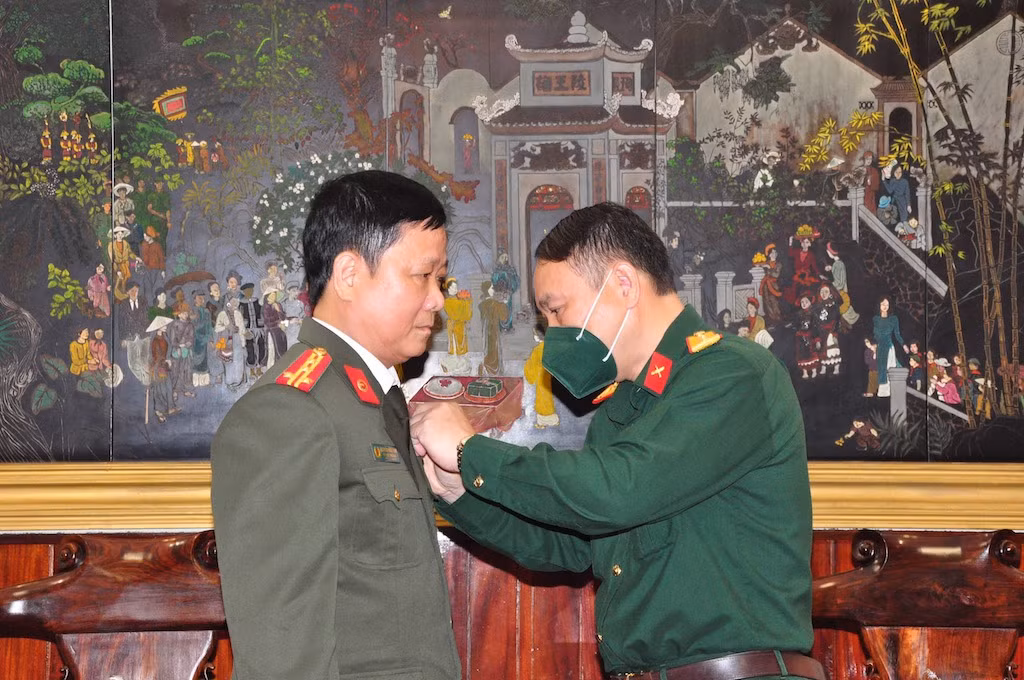 Dâng hương tưởng niệm Chủ tịch Hồ Chí Minh và các Anh hùng liệt sĩ -1