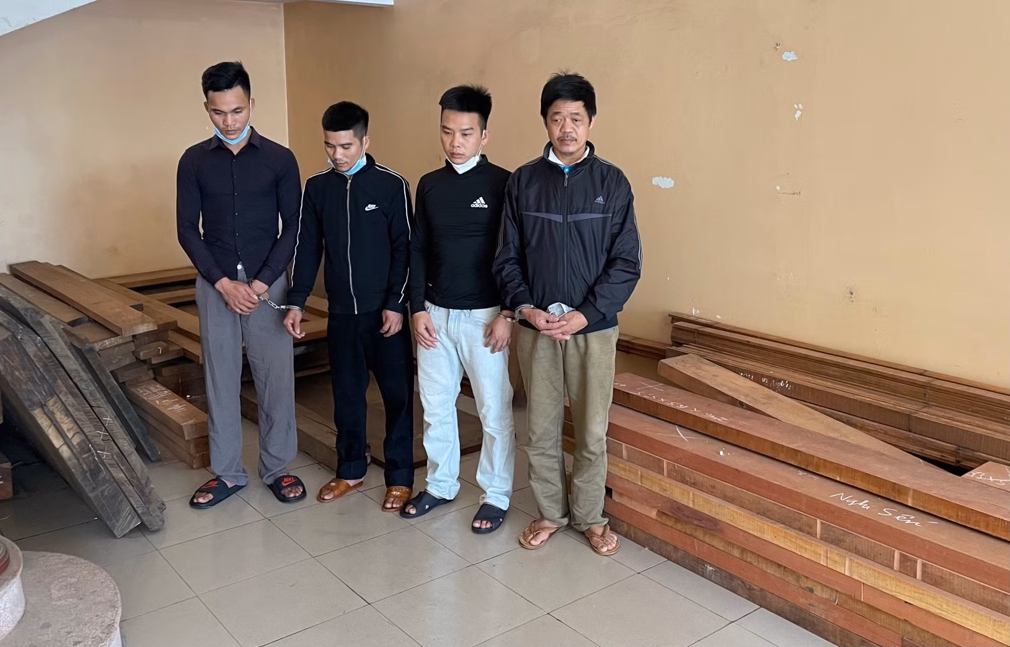 Nhóm siêu trộm sa lưới -0