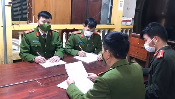 Khen thưởng hai cá nhân dũng cảm cứu người bị đuối nước ảnh 2