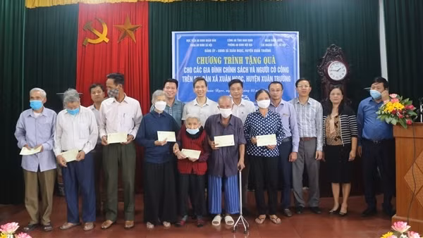 Về xã Pha Long "thắp sáng đường biên", sẻ chia khó khăn với người dân ảnh 4