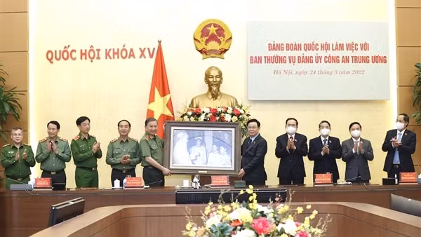 Tiếp tục xây dựng, củng cố, kiện toàn tổ chức cơ sở Đảng tại Công an Thủ đô ảnh 4