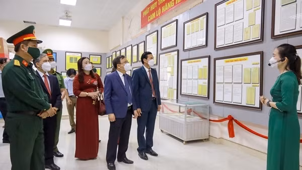 Trưng bày hơn 200 hiện vật cung đình Huế ảnh 9