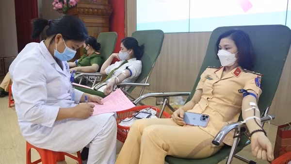Xử phạt 2 người đăng tin bịa đặt về Đại tá Đinh Văn Nơi ảnh 2