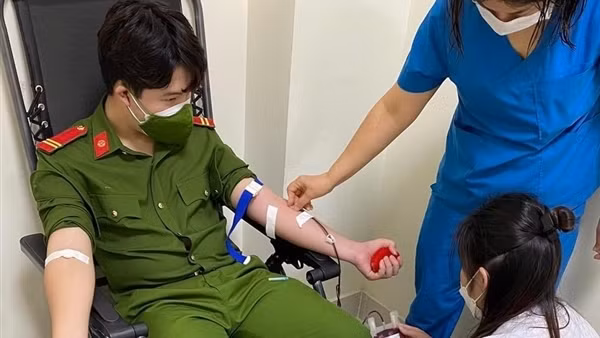 Thiếu tá Công an cứu bé trai bị đuối nước ảnh 4