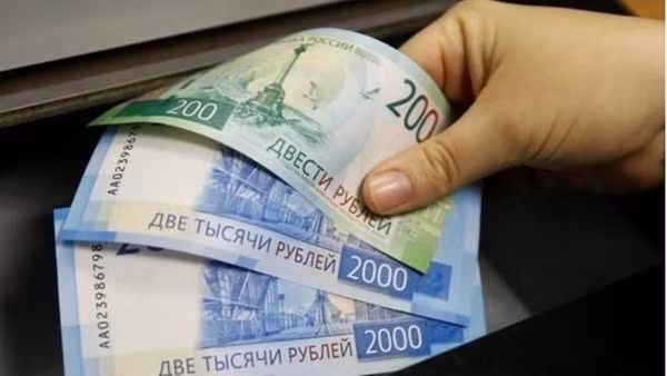 Thủ tướng Slovenia: "Không nhiều người châu Âu biết đồng ruble trông ra sao"