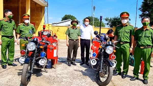 Ngăn cháy lan kịp thời, Cảnh sát cứu hàng trăm ki-ốt thoát hiểm ảnh 4